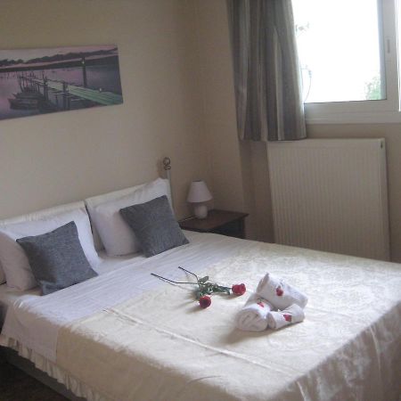 Rea'S Guest House Artemida  Ngoại thất bức ảnh