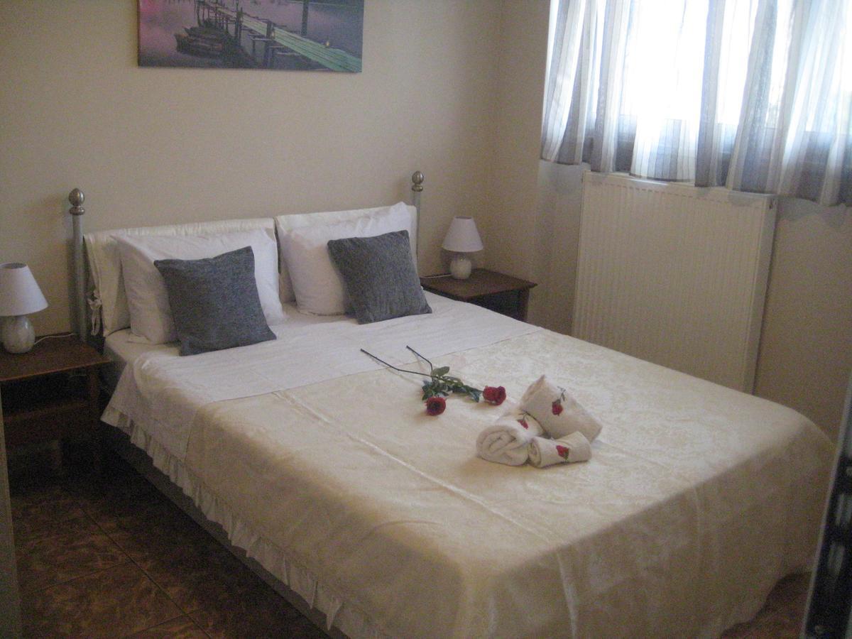 Rea'S Guest House Artemida  Ngoại thất bức ảnh